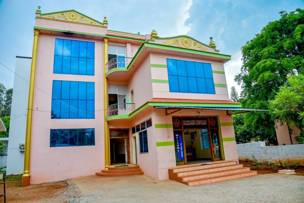Mahathi Resort And Spa Yelagiri Buitenkant foto